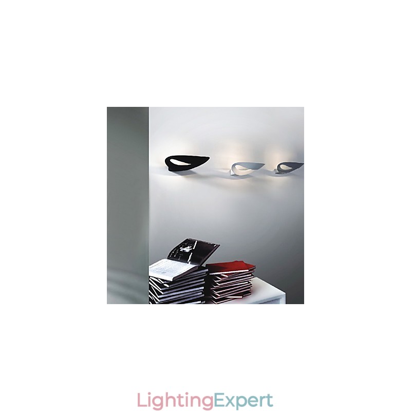 Artistic Wall Light with 1 Light in Black & White