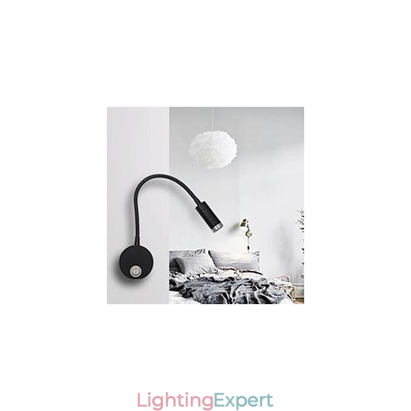 The Wall Lamp Of The Wall Lamp Of The Head Of The Hose Bed Is Illuminated By The Light Reading Lamp